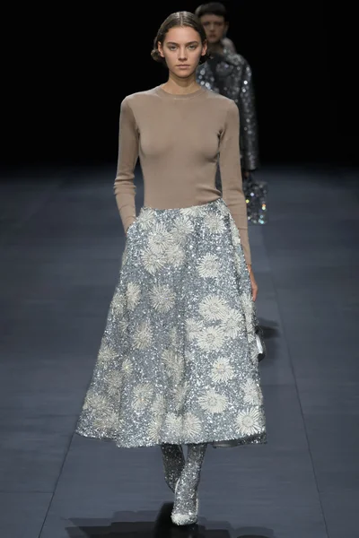 Look 22